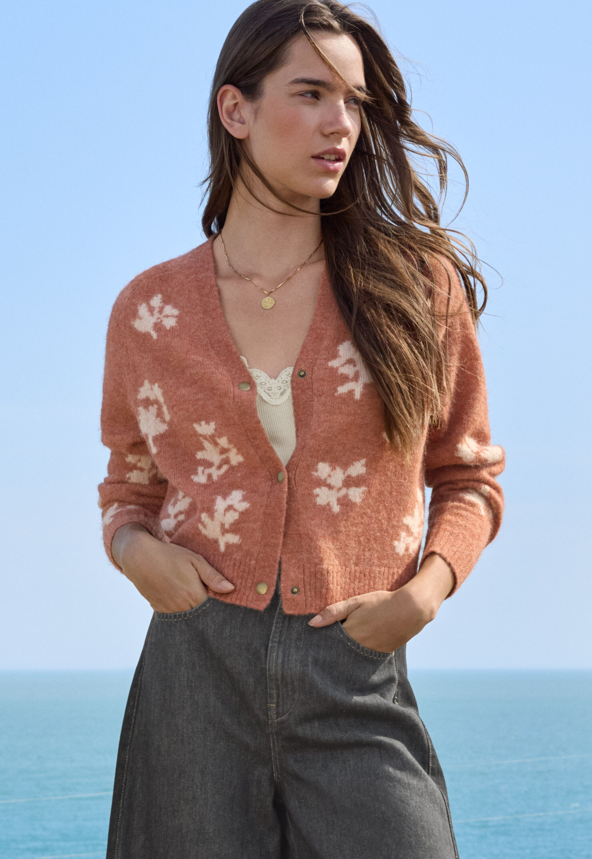 Intarsien-Cardigan mit V-Ausschnitt, Zartes Chili/Rouge, large