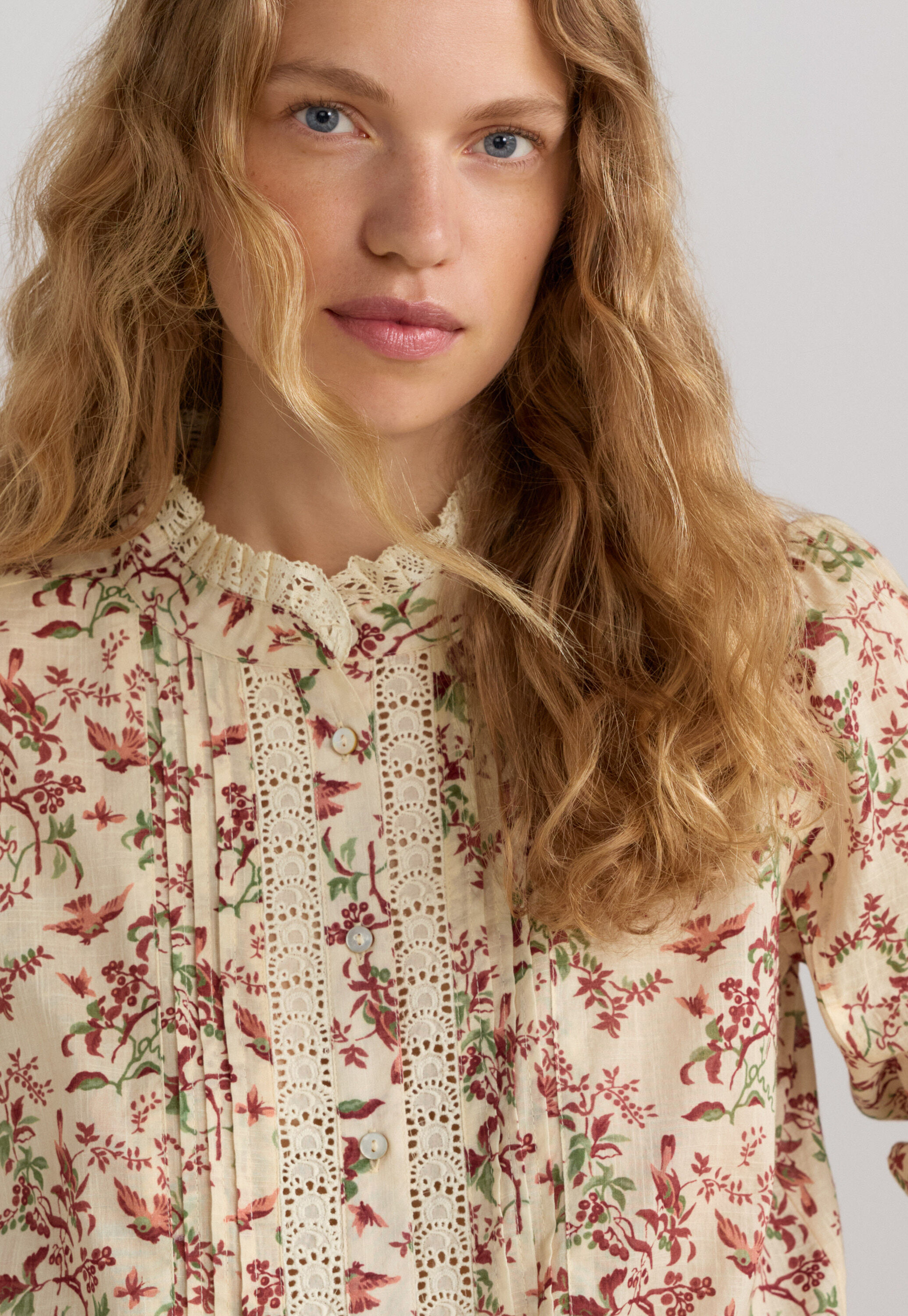 Print-Bluse mit Spitzendetail