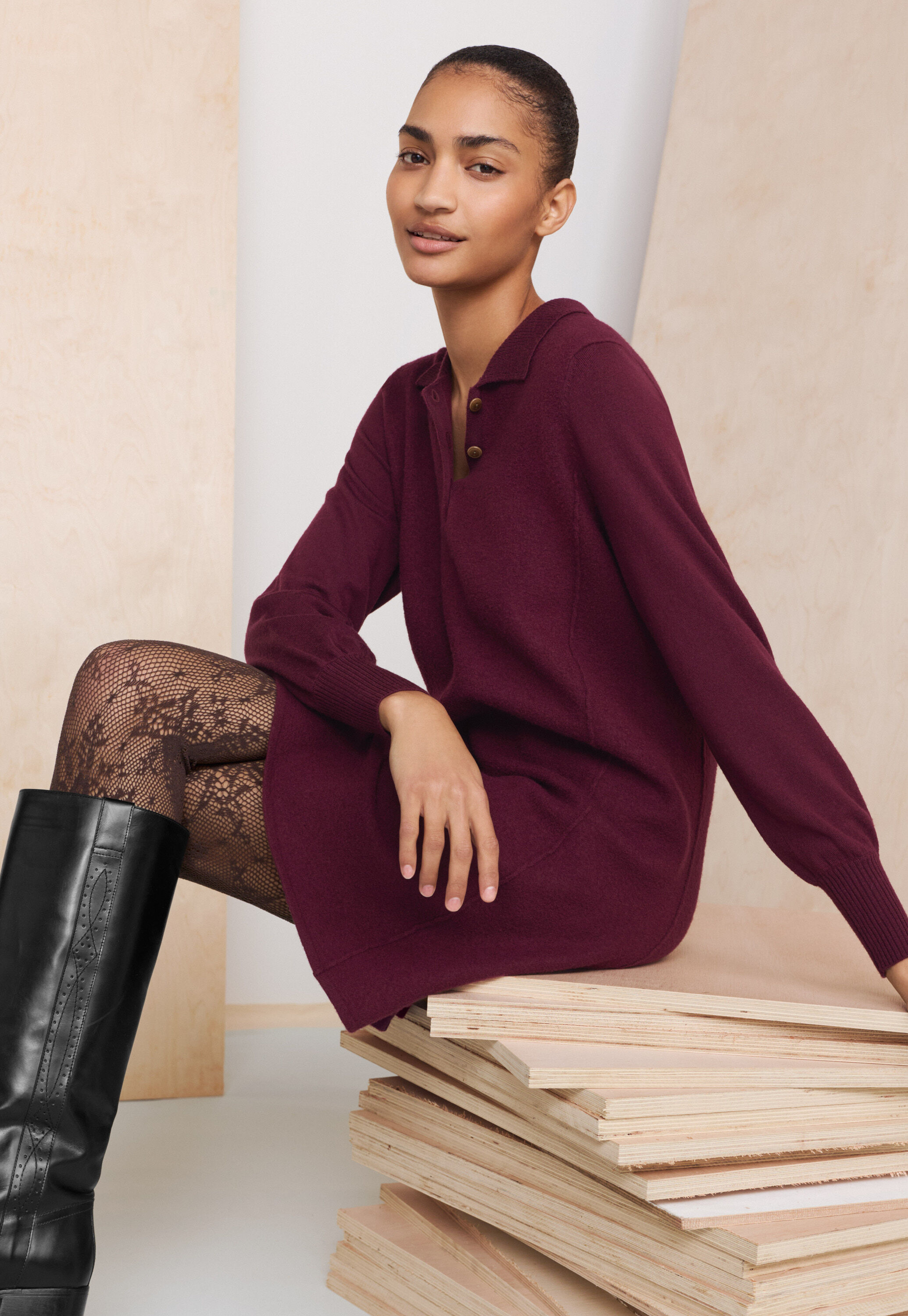 Kurzes Kleid mit Kragen