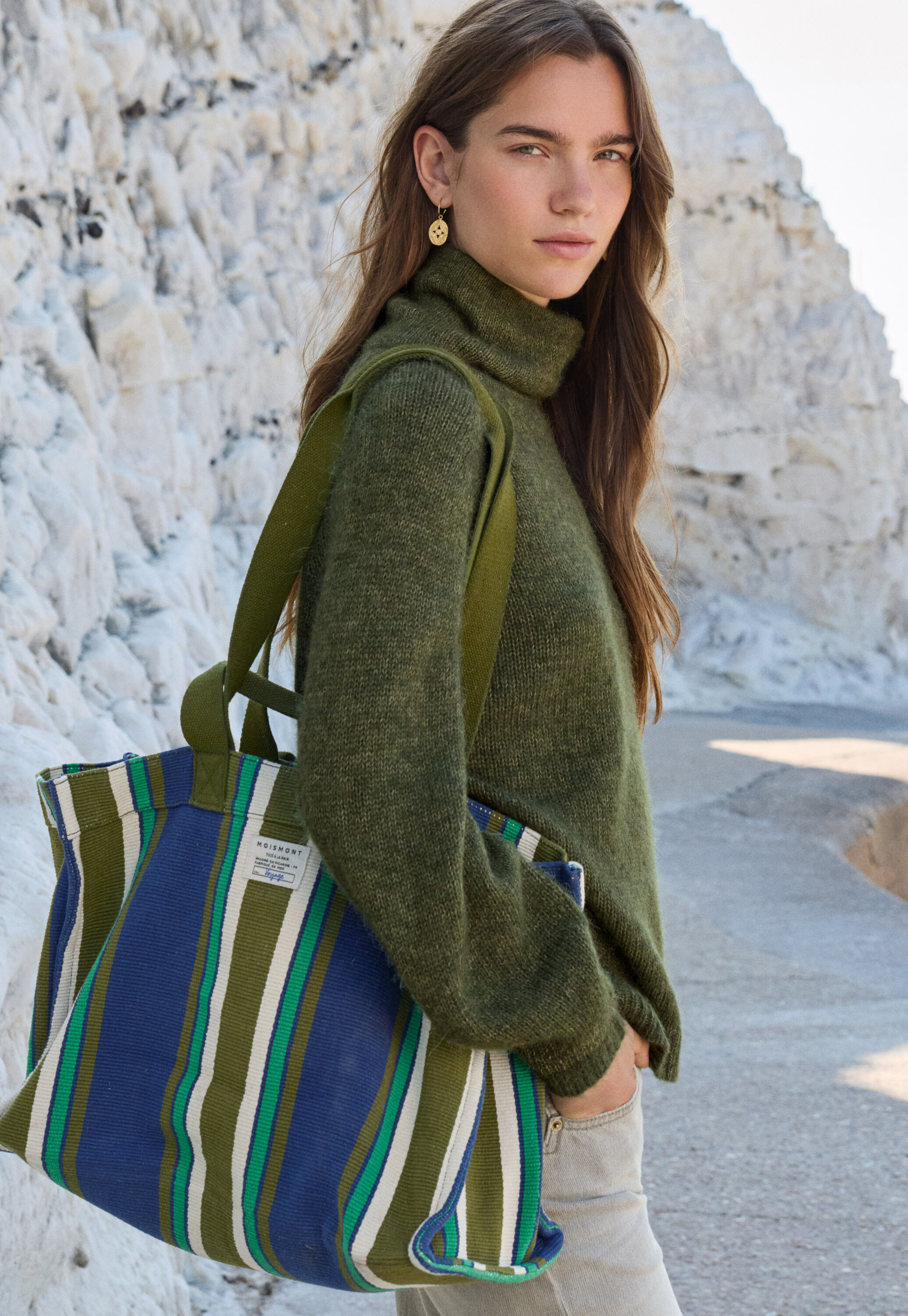 Raglanpullover mit hohem Kragen