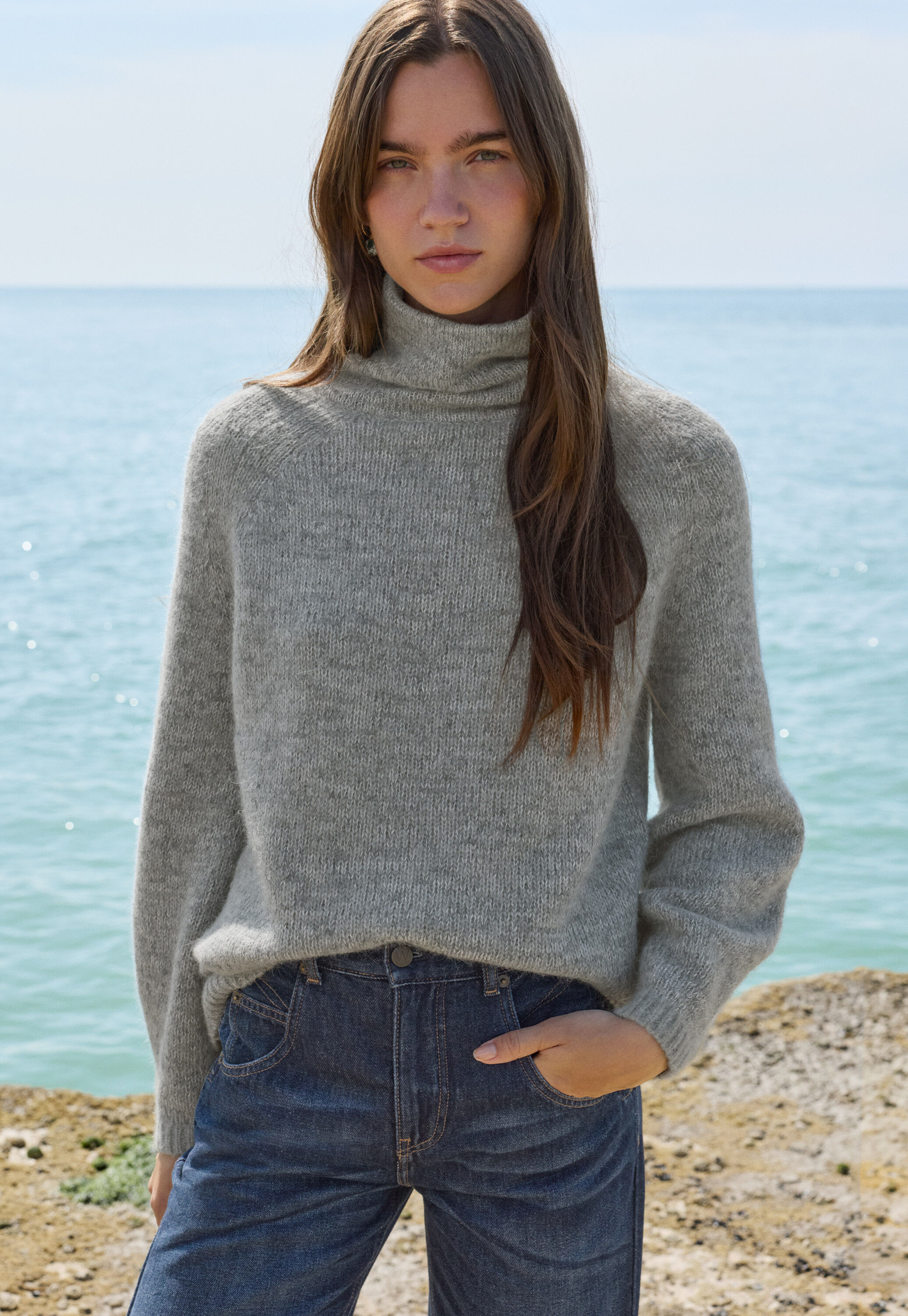 Jeans mit geschlitztem Saum