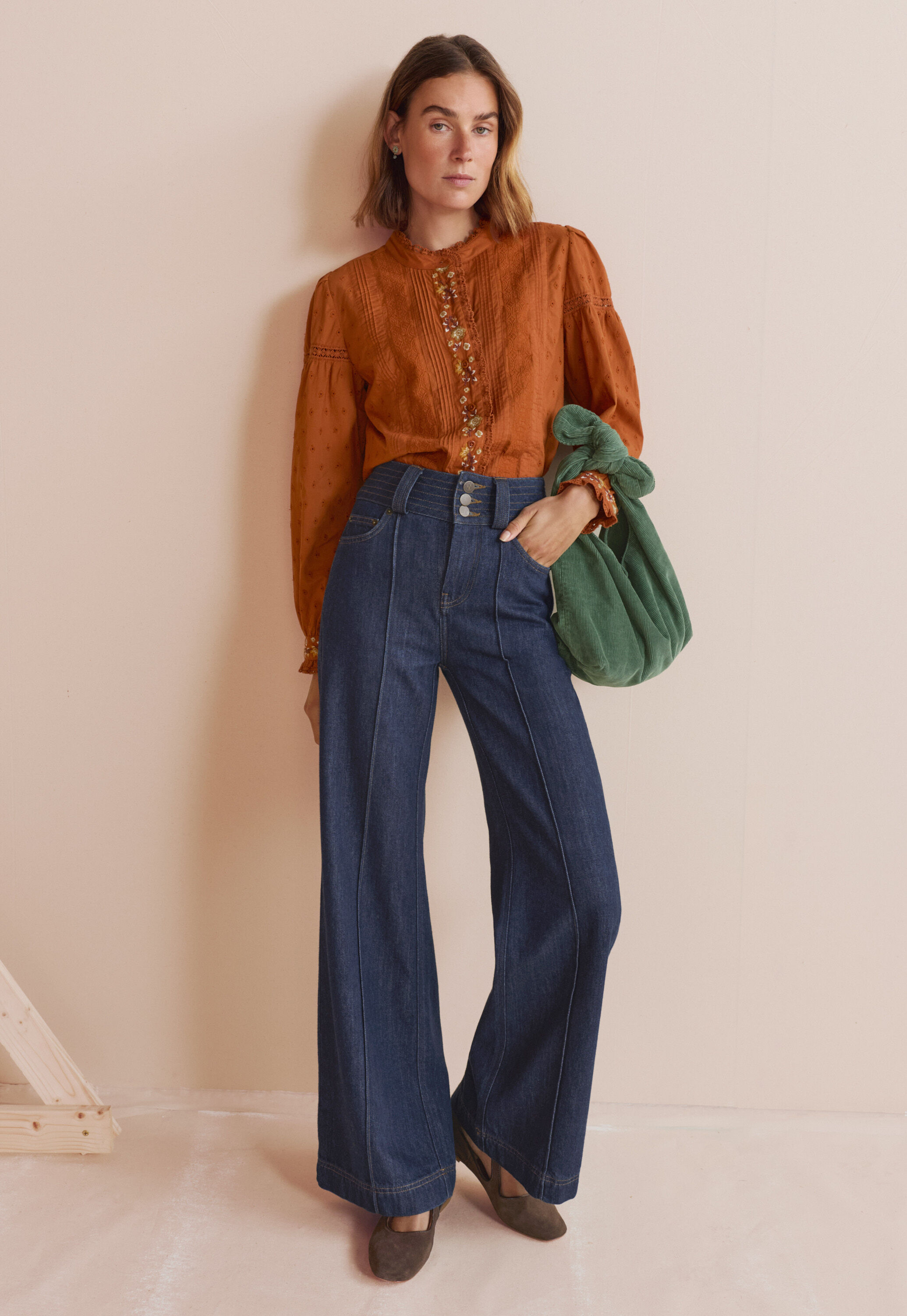 Flie&szlig;ende Jeans mit weitem Bein