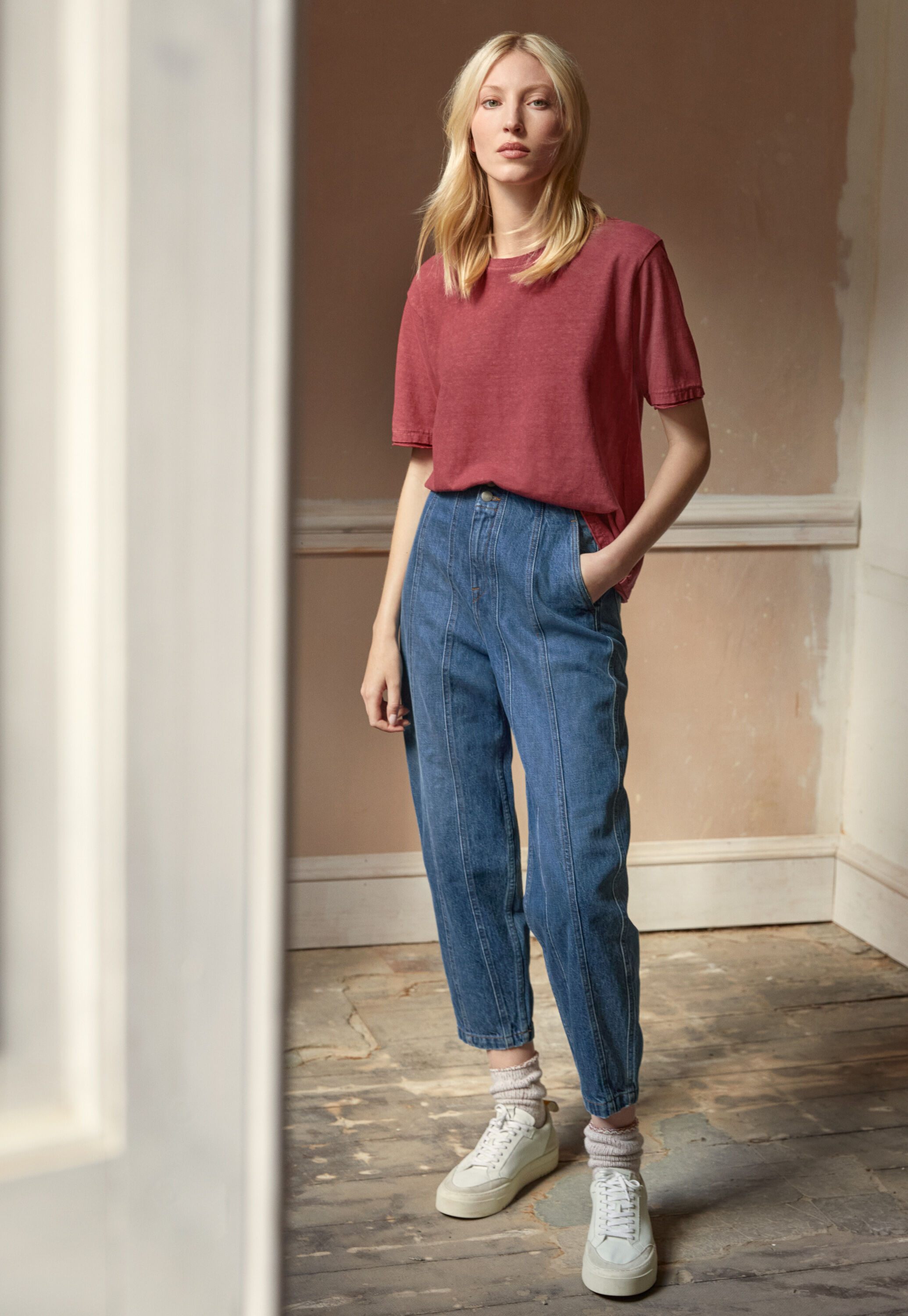 K&uuml;rzer geschnittene Hose mit weitem Bein