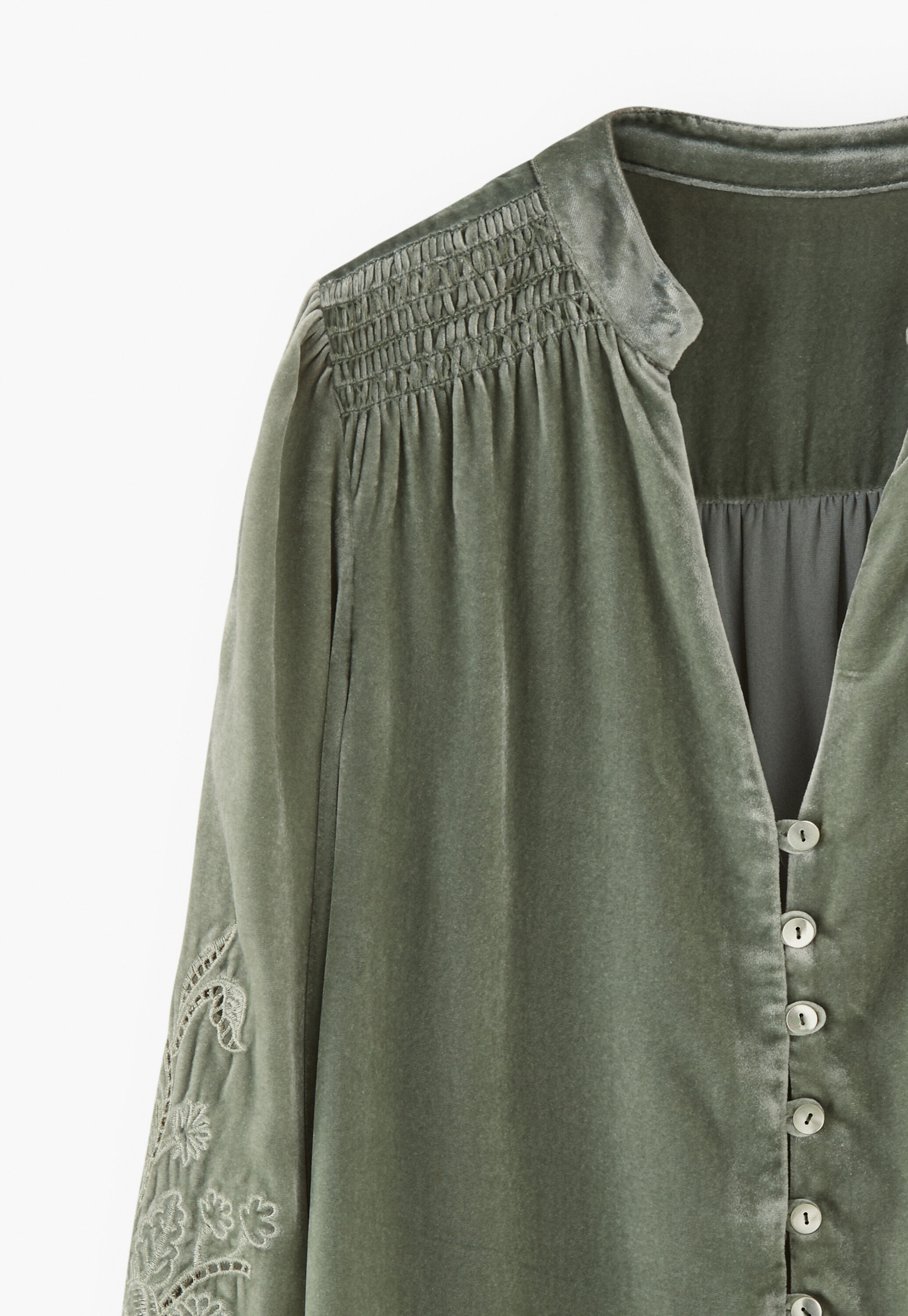 Samtbluse mit Cutwork, Meeresgr&uuml;n, large