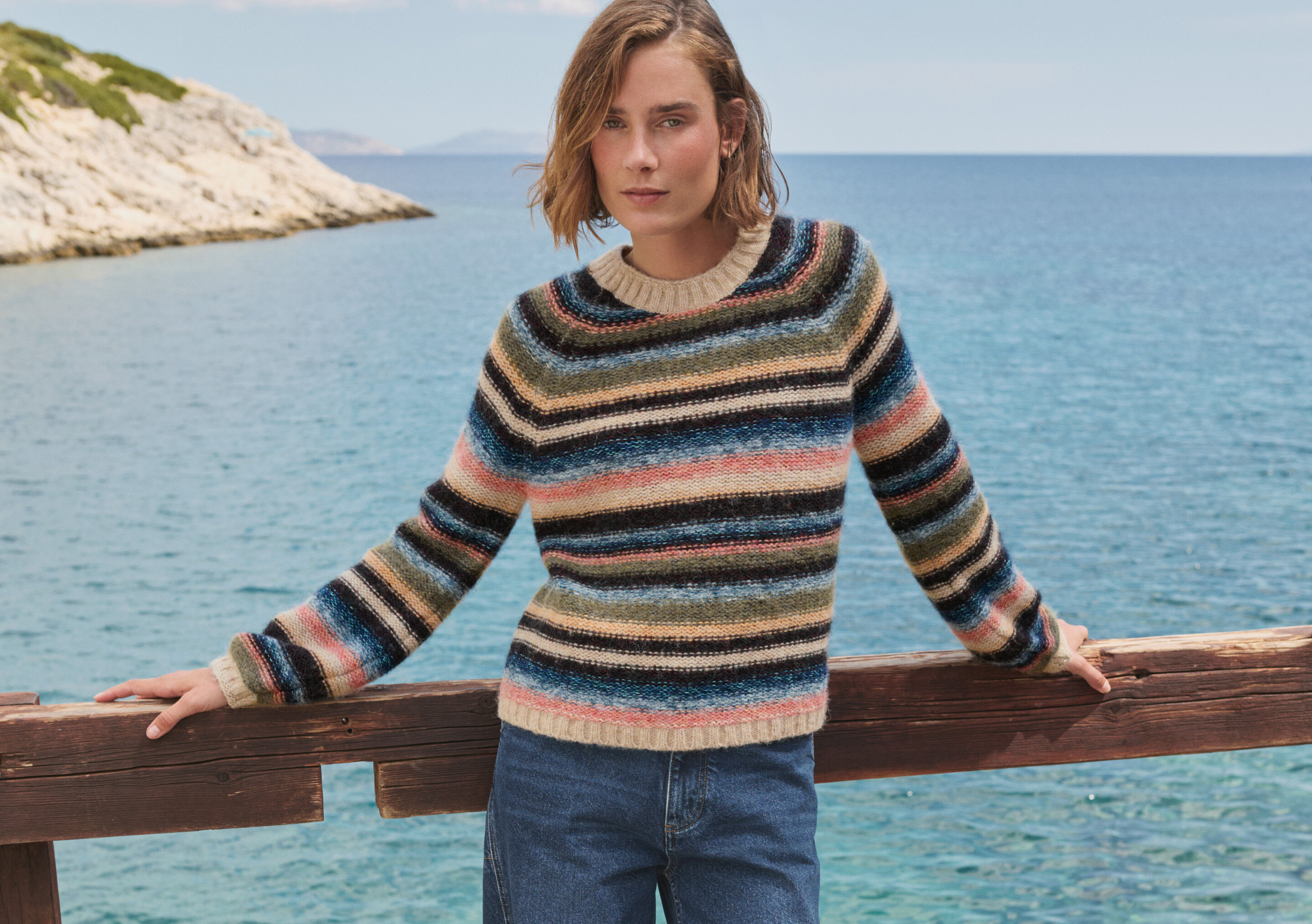 Pullover mit umgekehrten Streifen