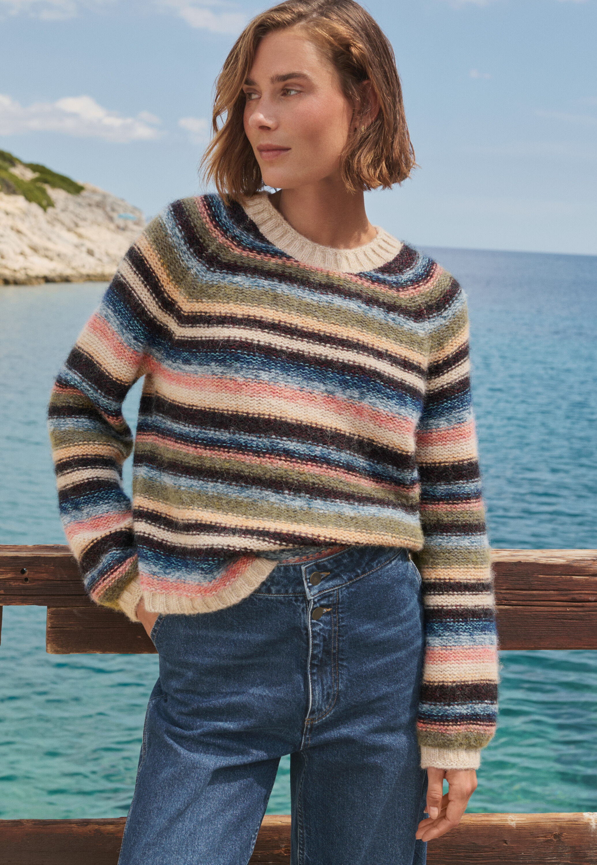 Pullover mit umgekehrten Streifen