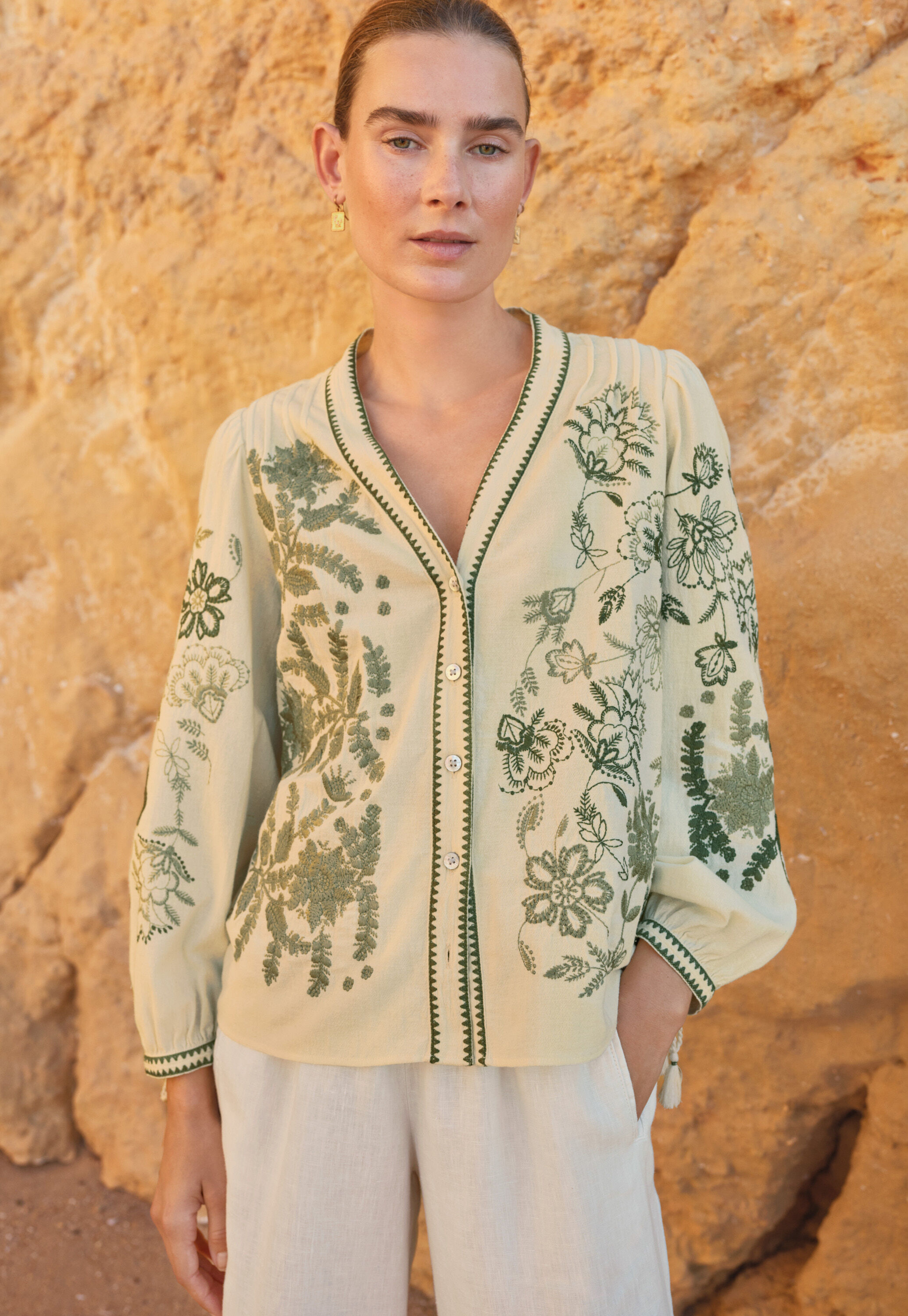 Bestickte Bluse