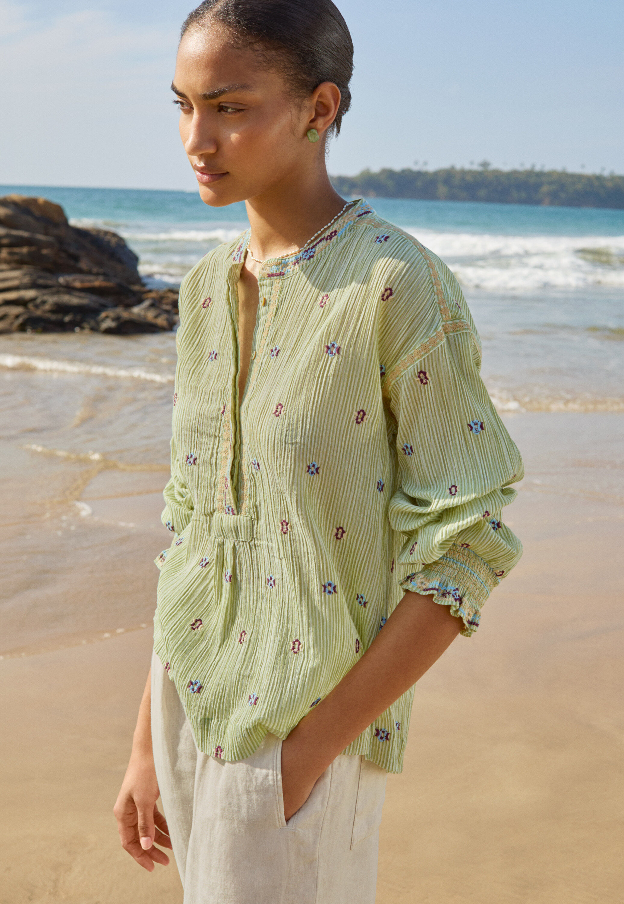Bestickte Crinkle-Bluse