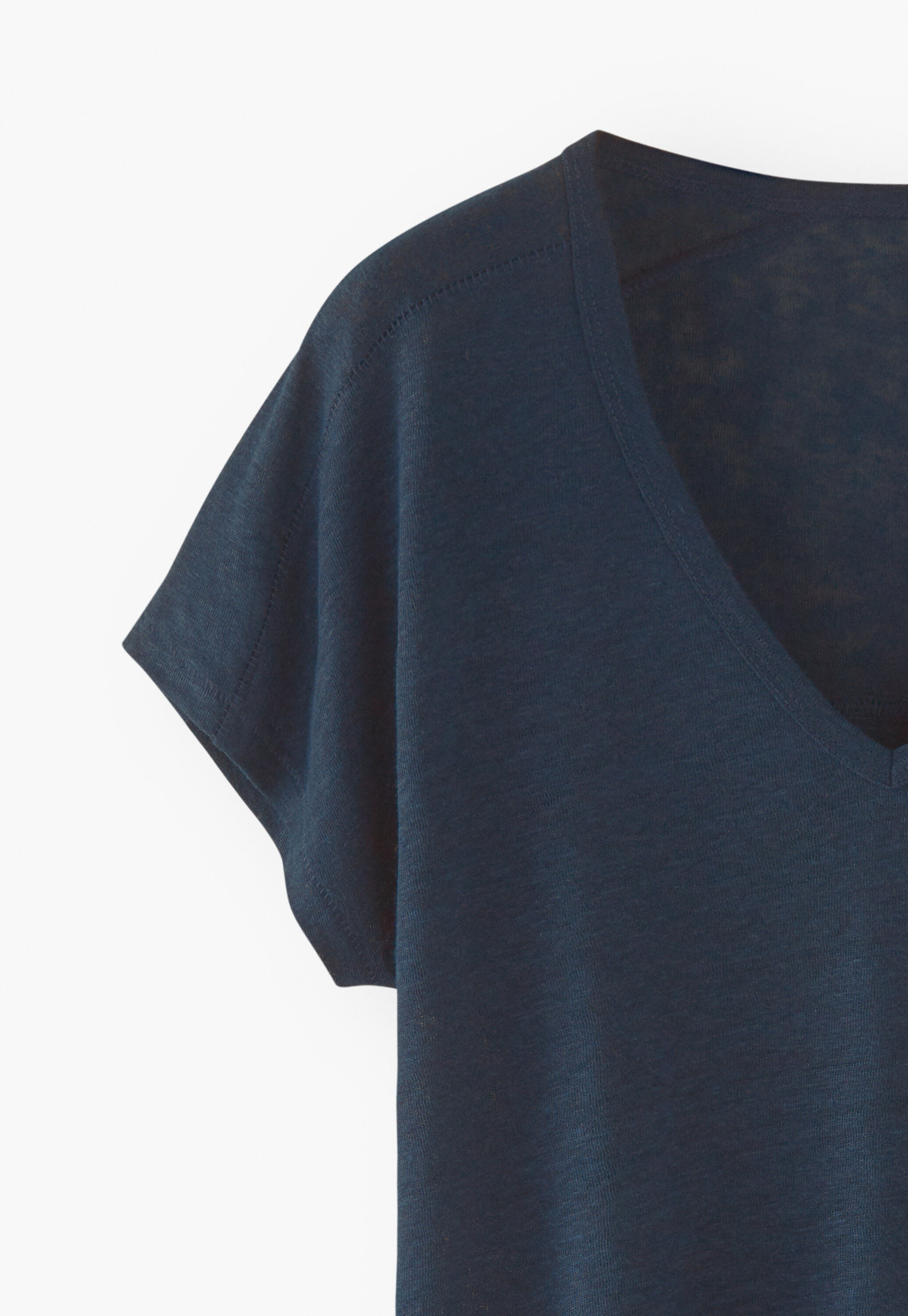 V-Ausschnitt-T-Shirt