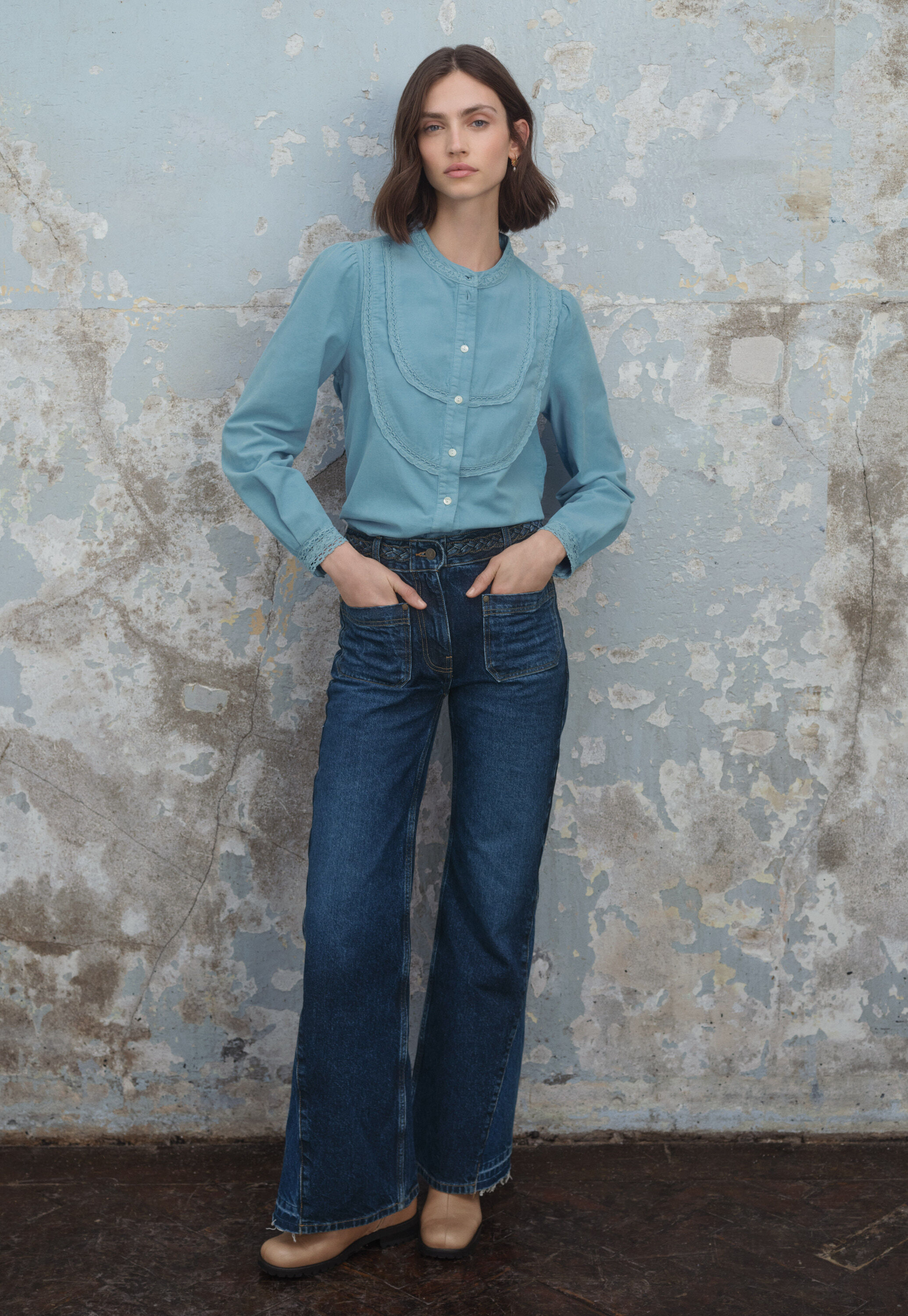 Schlagjeans in unterschiedlichen Waschungen, Dunkles Mid-Vintage, large