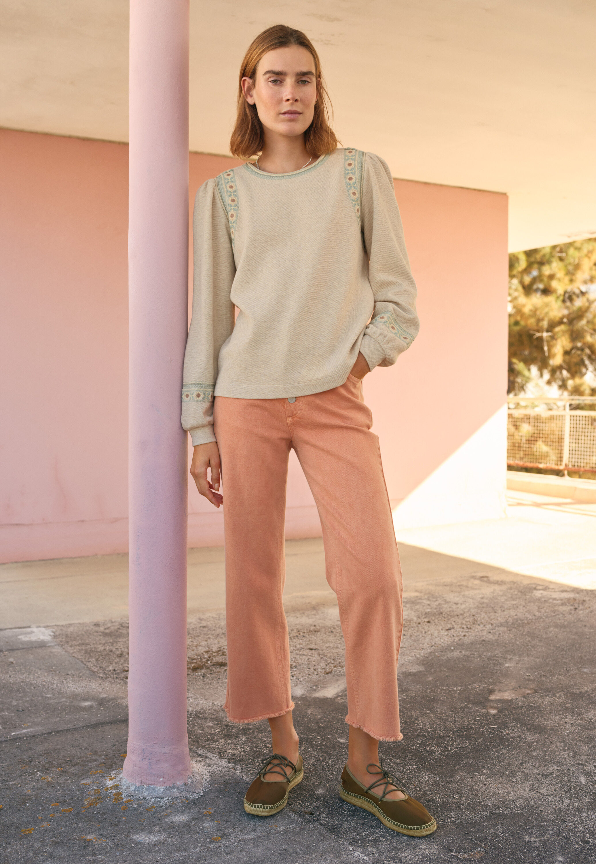 Jeans mit geradem Bein und ausgelassenem Saum