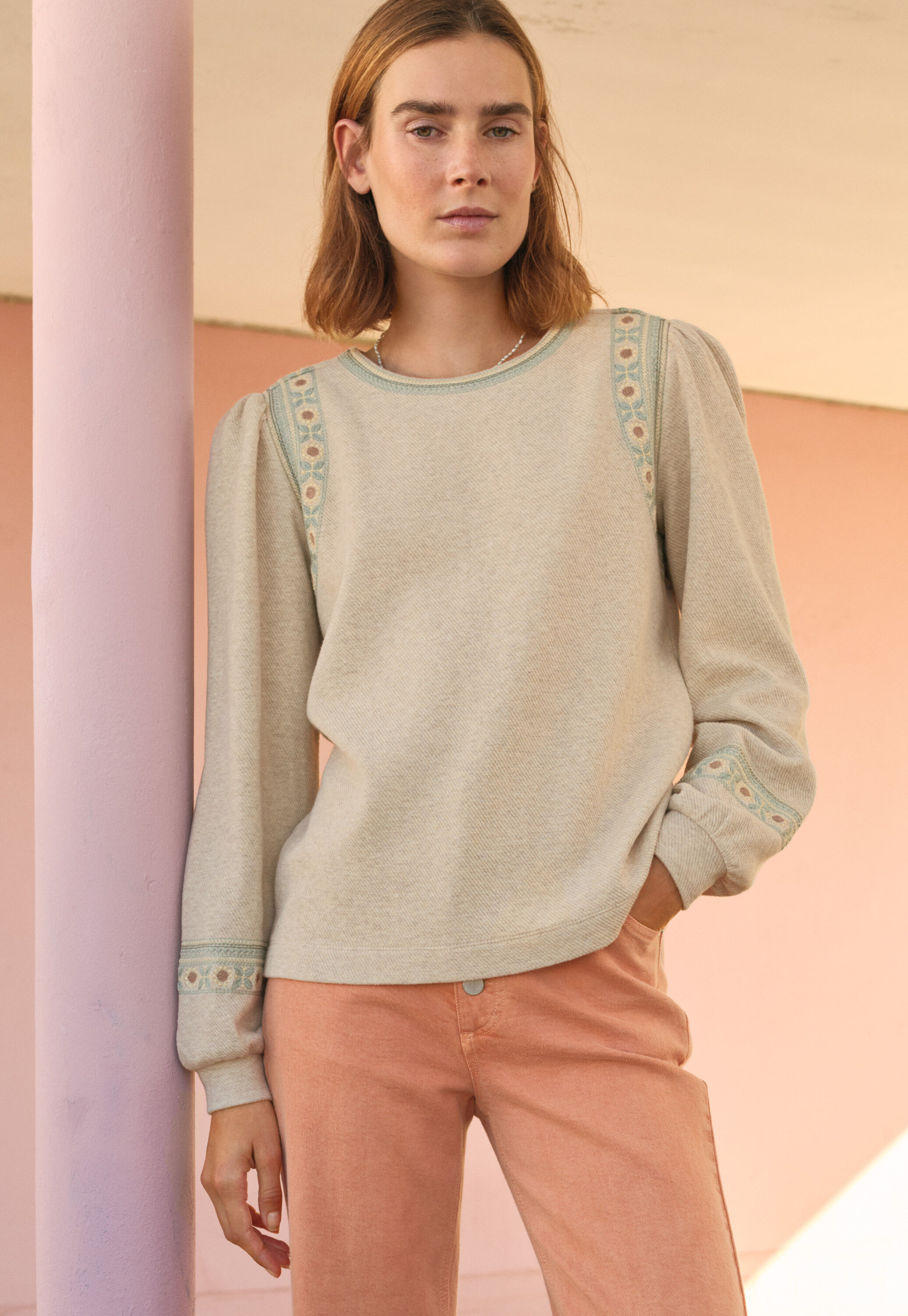 Besticktes Rundhals-Sweatshirt