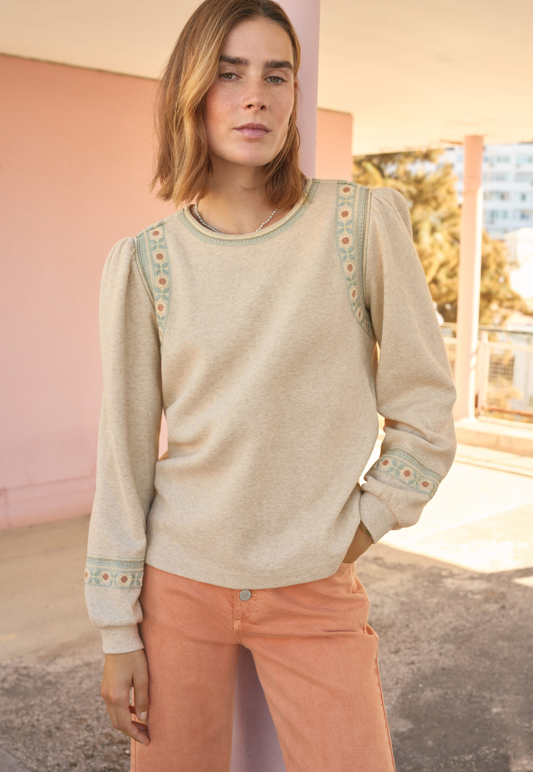 Besticktes Rundhals-Sweatshirt