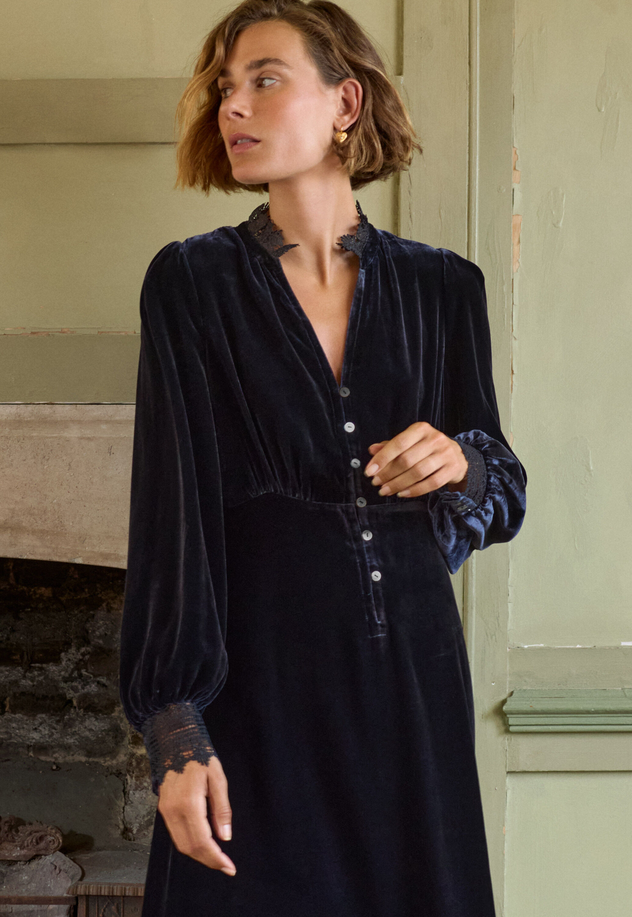 Samtkleid mit Spitze, Mitternacht, large