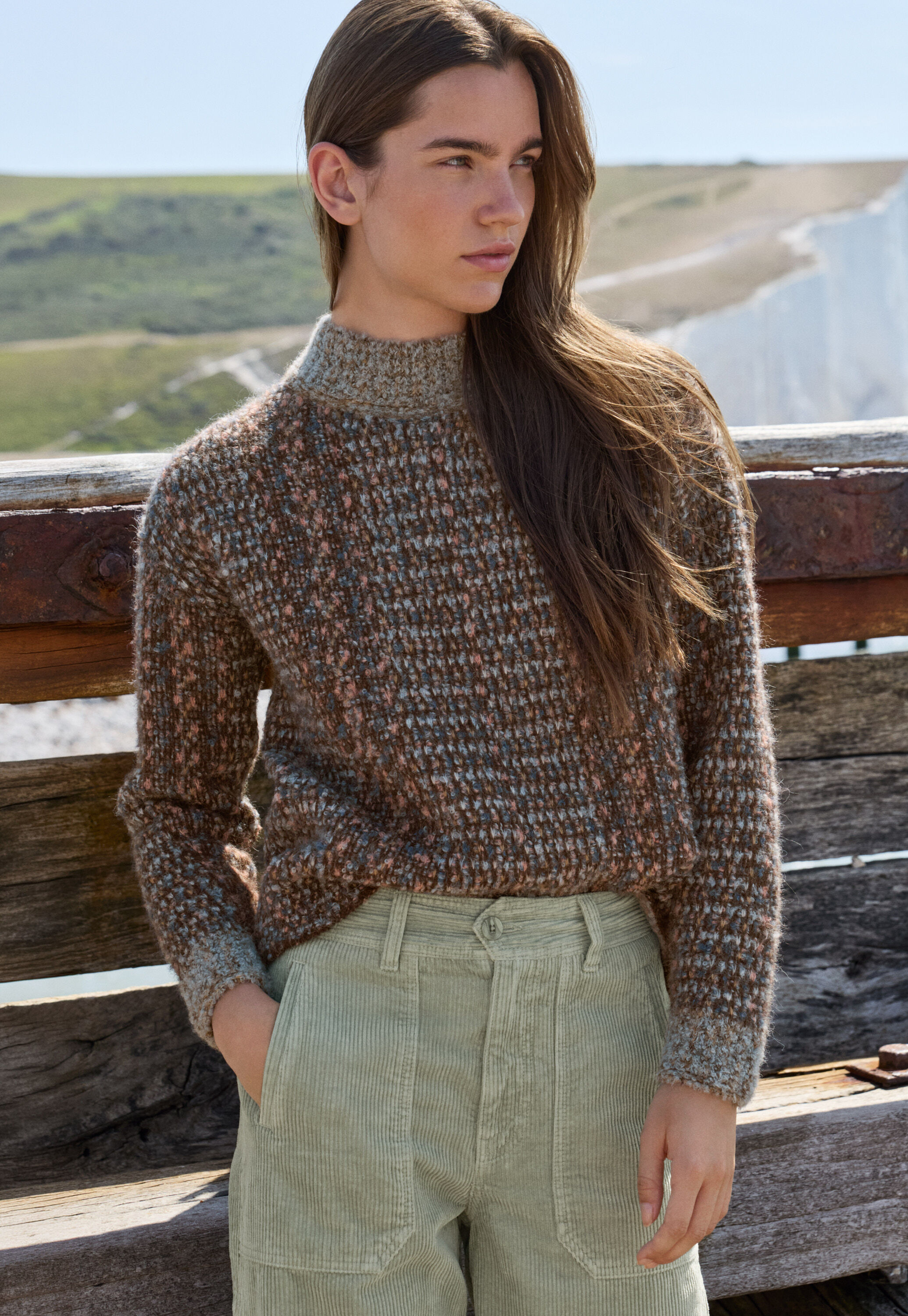 Boucl&eacute;-Pullover mit Trichterkragen