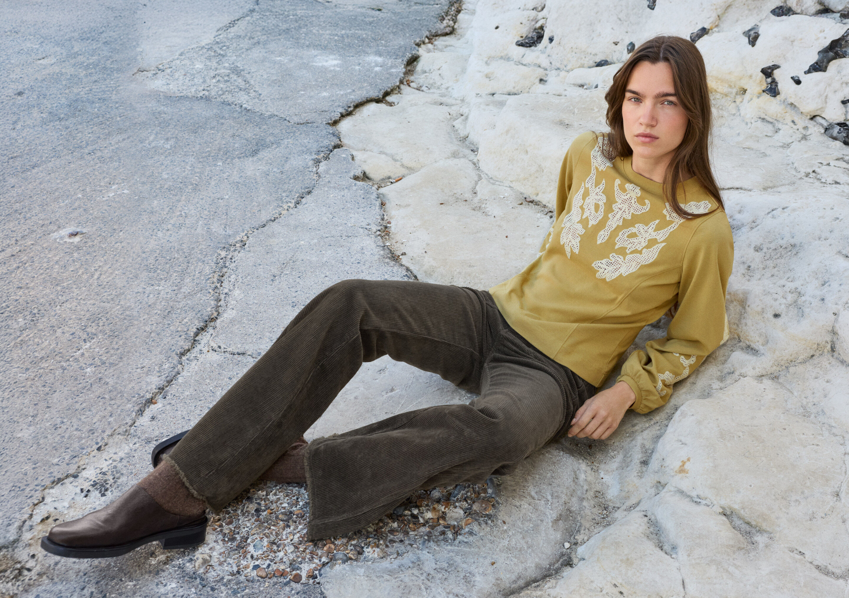 Cordhose mit geflochtenem Detail