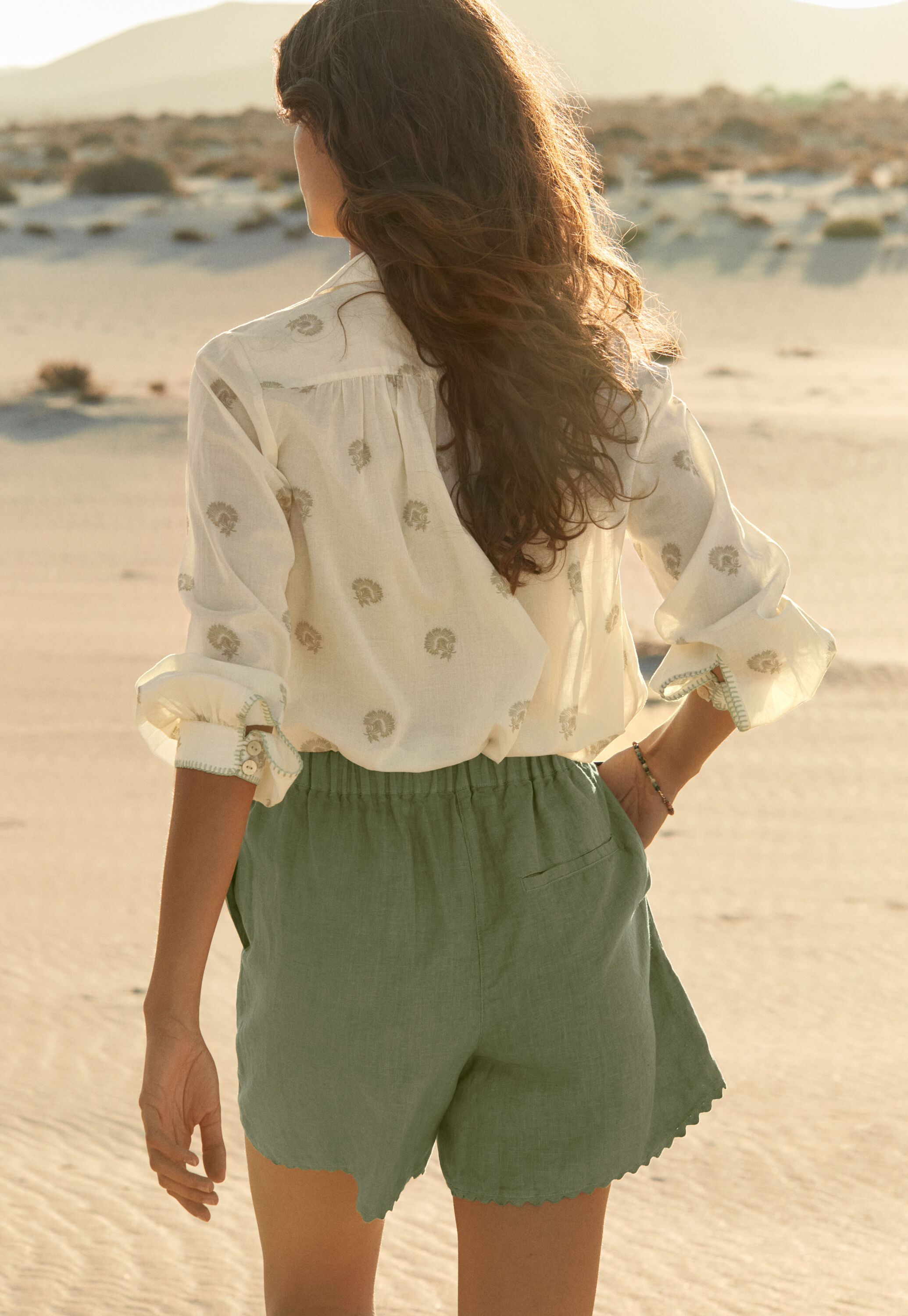 Bluse mit Kr&auml;useldetail