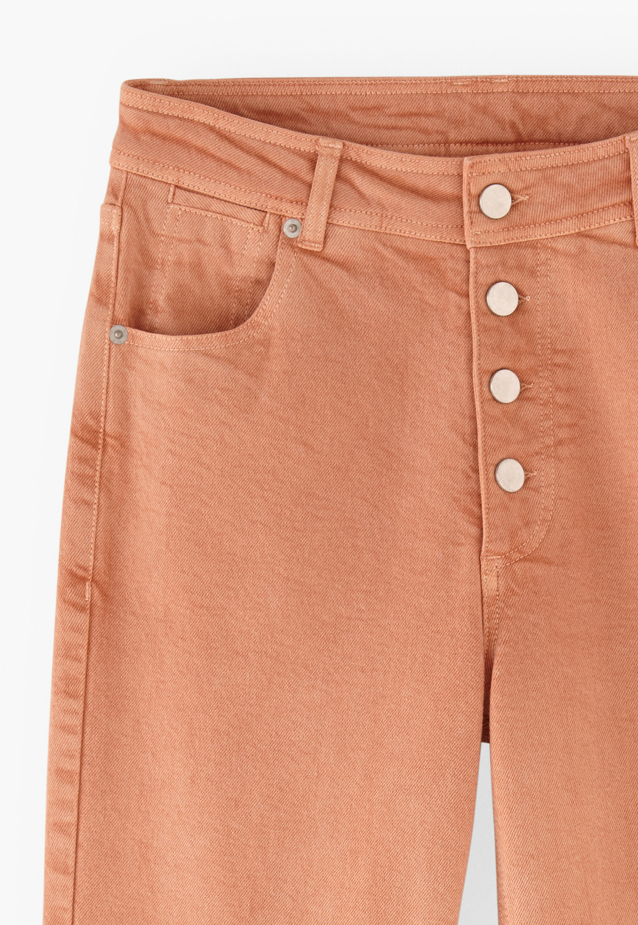 Jeans mit geradem Bein und ausgelassenem Saum