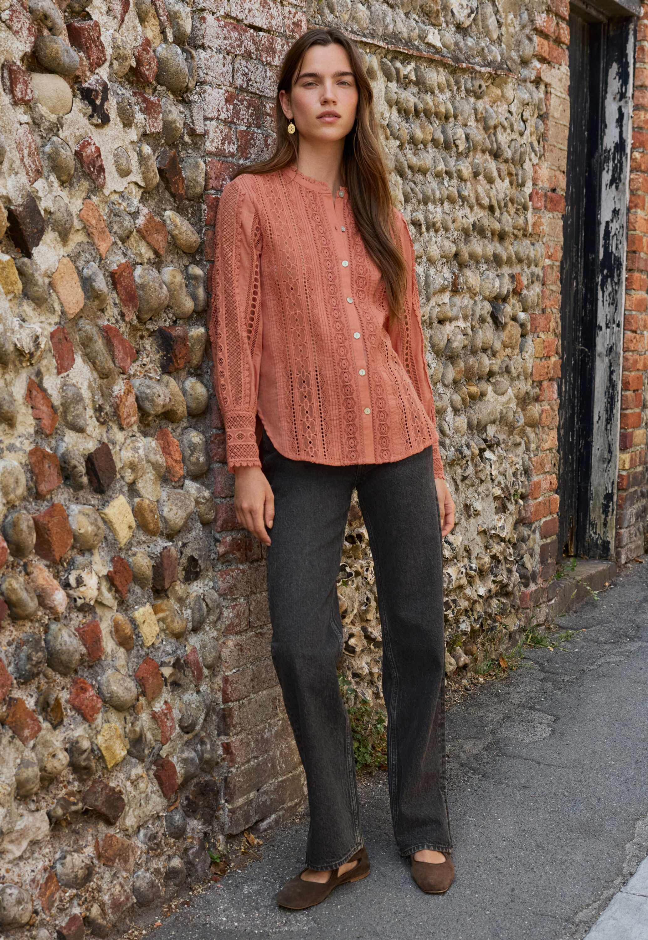 Jeans mit geschlitztem Saum