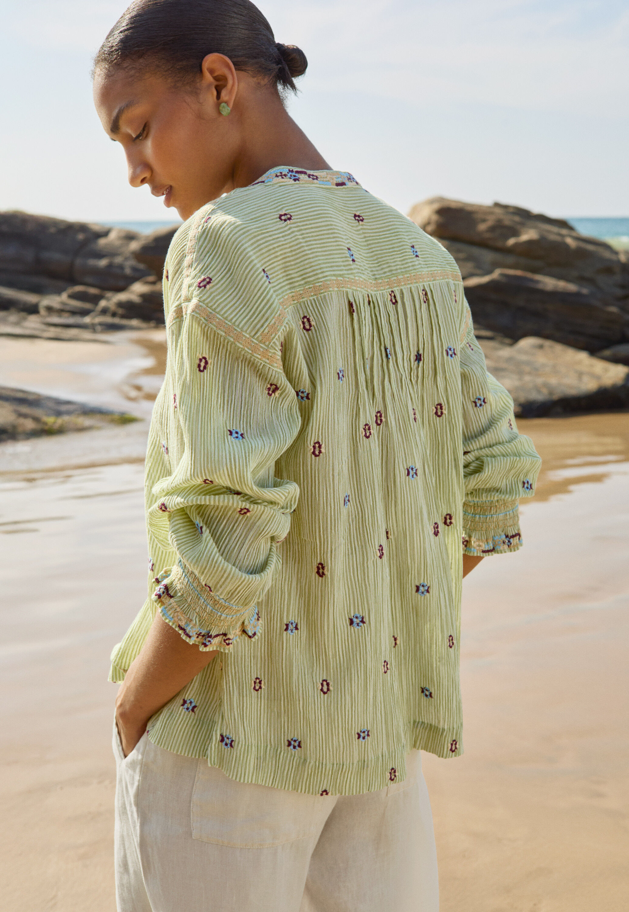 Bestickte Crinkle-Bluse